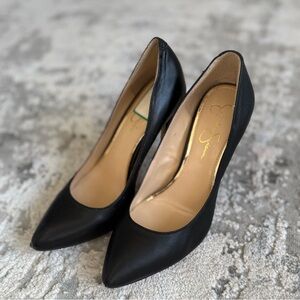 Jessica Simpson Elegant Black Leather Pumps